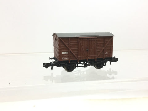 Graham Farish 373-701 N Gauge BR 12t Vent Van B762318