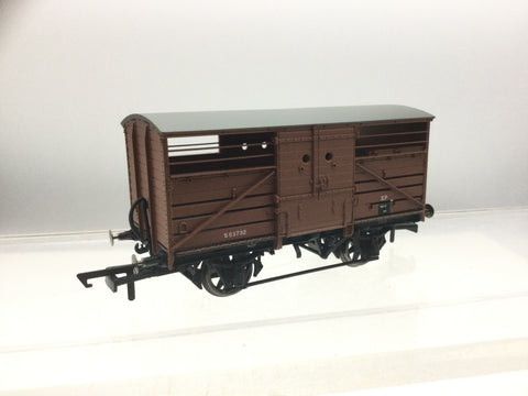 Hornby R6737 OO Gauge BR 10t Maunsell Cattle Wagon S53732
