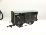 Hornby R6827 OO Gauge SR 10t Cattle Wagon 53767