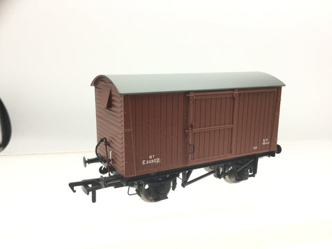 Bachmann 38-380A OO Gauge BR 12t Vent Van (RENUMBERED)