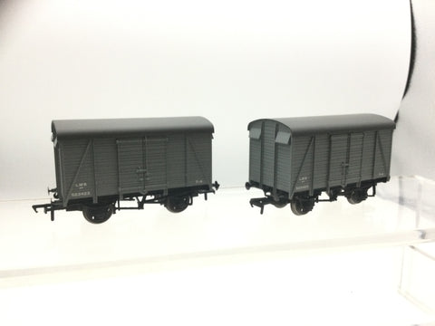 Bachmann 38-080B OO Gauge LMS Planked Vent Van 523423 x2
