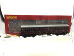 Hornby R4652 OO Gauge BR Maroon Thompson Suburban 3rd Coach E82690E