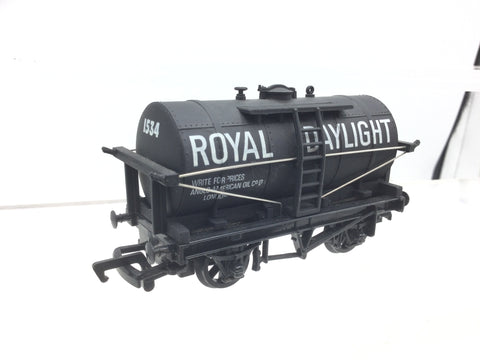 Mainline 37-134 OO Gauge Tank Wagon Royal Daylight Paraffin (Unboxed)