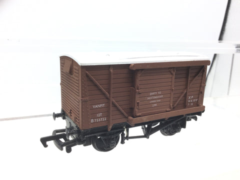 Mainline 37-137 OO Gauge BR Ventilated Van BR B753722 (Unboxed)