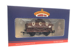 Bachmann 37-681A OO Gauge 14T Tank Wagon 'Olympia Oil & Cake Co.' Red