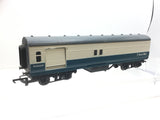 Triang R402 OO Gauge Operating Mail Coach M30224
