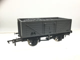 Dapol 4F-071-003 OO Gauge BR Grey 7 Plank Wagon P238845
