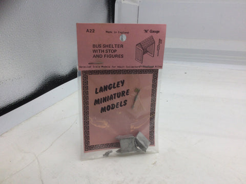 Langley A22 N Gauge Whitemetal Bus Shelter with Stop & Figures Kit (UNPAINTED)
