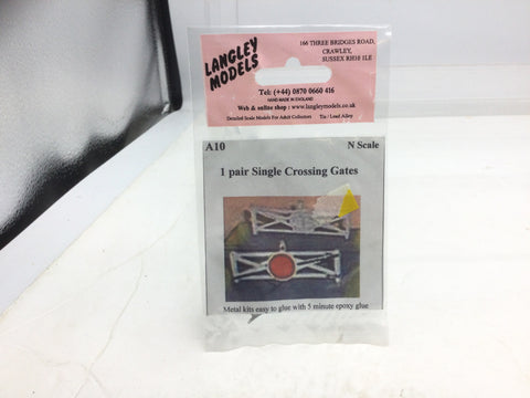 Langley A10 N Gauge Whitemetal 1 Pair Single Crossing Gates Kit (UNPAINTED)