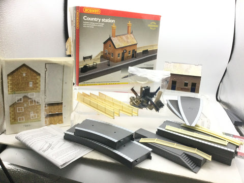 Hornby R8000 OO Gauge Country Station Kit