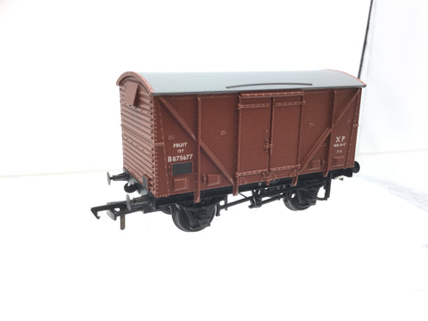 Bachmann 38-180C OO Gauge BR 12T Ventilated Plywood Fruit Van BR Bauxite (Early)