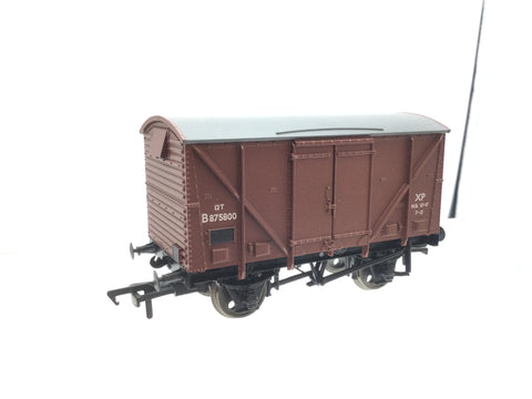 Bachmann 38-180 OO Gauge BR 12t Fruit Van B875800