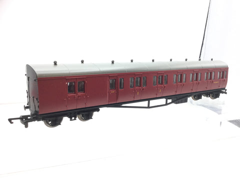 Hornby R4293D OO Gauge BR 'B' Set Suburban Coach W6590W