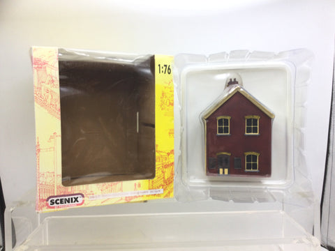 Scenix EM6109 OO Gauge Station Masters House (Red Brick)