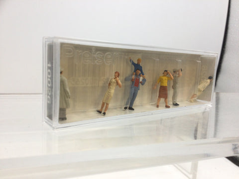 Preiser 10026 HO/OO Gauge Standing Spectators (6) Exclusive Figure Set