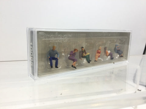 Preiser 10095 HO/OO Gauge Sitting People (6) Exclusive Figure Set