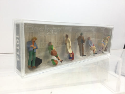 Preiser 10114 HO/OO Gauge Waiting Passengers (6) Exclusive Figure Set (A)