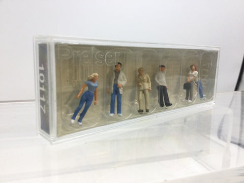 Preiser 10117 HO/OO Gauge Passers By (6) Exclusive Figure Set (A)