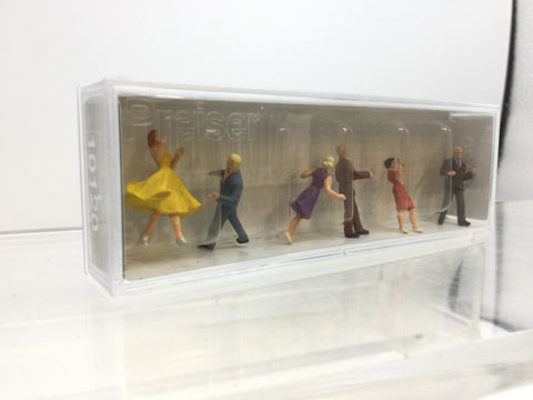 Preiser 10120 HO/OO Gauge Dancing Couples (3x2) Exclusive Figure Set
