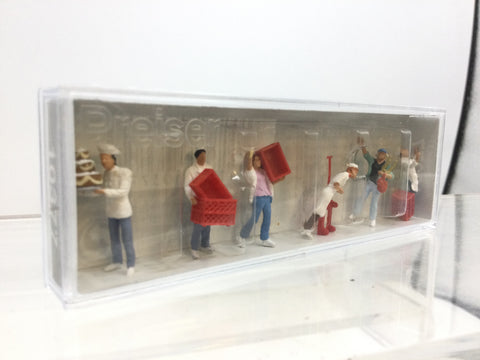 Preiser 10377 HO/OO Gauge At the Bakery (5) Exclusive Figure Set (A)