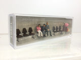 Preiser 10661 HO/OO Gauge Waiting Travellers (3) on Modern Seats Excl Figure Set