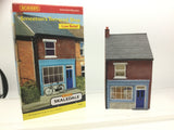 Hornby R8646 OO Gauge Low Relief Smeeton's Terraced Shop