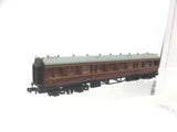 Dapol 2P-000-001 N Gauge BR Maroon Collett Composite Coach W7016