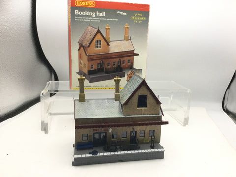 Hornby R8007 OO Gauge Station Booking Hall