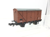 Graham Farish 373-751C N Gauge BR 12t Plywood Vent Van B775866