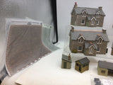 Job Lot of Assorted Kit Built OO/HO Gauge Buildings and Accessories (L3)