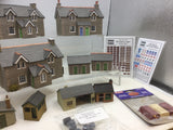 Job Lot of Assorted Kit Built OO/HO Gauge Buildings and Accessories (L3)