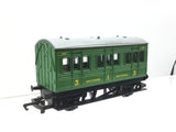 Hornby R4121 OO Gauge SR Malachite Green 4 Wheel Coach 100