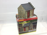 Hornby R8630 OO Gauge Skaledale Toilet Block