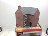 Hornby R8623 OO Gauge Skaledale Corner Terrace Off Licence