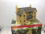 Hornby R8504 OO Gauge Skaledale Holly Farm Cottages