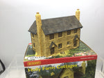 Hornby R8504 OO Gauge Skaledale Holly Farm Cottages