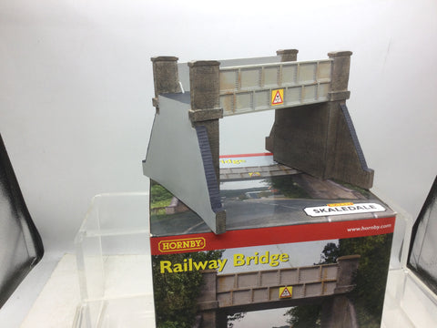 Hornby R8570 OO Gauge Skaledale Railway Bridge