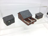 Hornby R8523 OO Gauge Skaledale Holly Farm Pigsties (plus Two Huts)