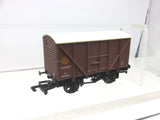 Dapol B345 OO Gauge BR Banana Van B881632