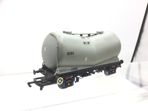 Hornby R6160 OO Gauge V Tank Wagon 9202