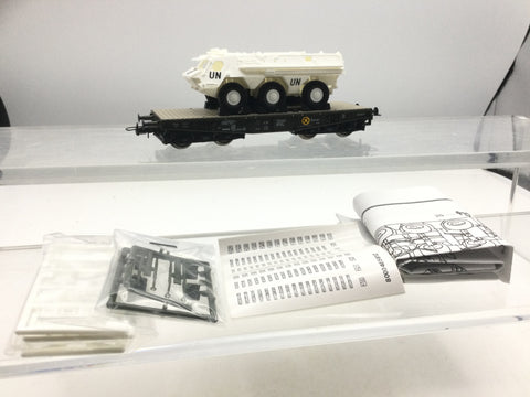 Roco 46758 HO Gauge DB Flat Wagon with United Nations Troop Carrier Load