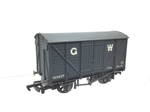 Mainline 37414 OO Gauge GWR 12t Vent Van 123507