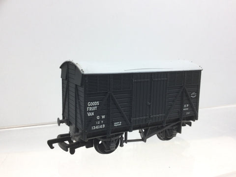 Mainline 37-174 OO Gauge GWR Fruit Van 134149