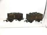 Hornby R6088 OO Gauge 8 Plank Wagons Ammanford x2 (Weathered)(L1)