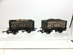 Hornby R6088 OO Gauge 8 Plank Wagons Ammanford x2 (Weathered)(L2)