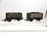 Hornby R6088 OO Gauge 8 Plank Wagons Ammanford x2 (Weathered)(L2)