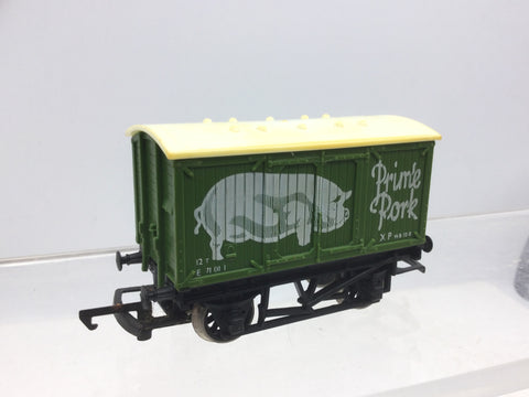 Hornby R216 OO Gauge Vent Van Prime Pork