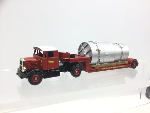 Lledo DG112000 1:76/OO Gauge Scammell Tractor with Low Loader Wynns