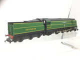 Hornby R374 OO Gauge SR Green Battle of Britain Class 21C166 Spitfire