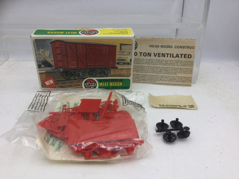 Airfix 02661-5 OO Gauge Meat Van Kit